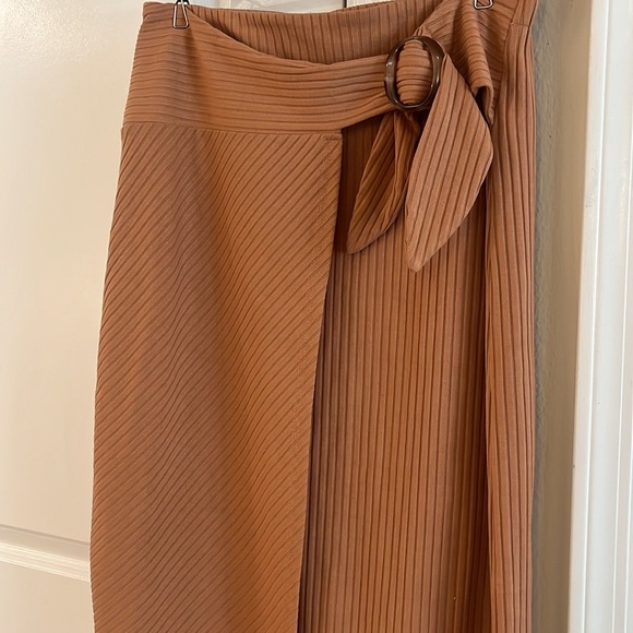 Ribbed Midi Wrap Skirt with Tortoise shell belt detailing , Size: M - Picture 12 of 16